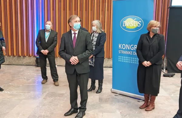 Karl Erjavec ponovno prevzema vajeti Desusa.