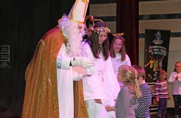 Tradicionalnih miklavževanj (na fotografiji lanskoletno v Ajdovščini)  letos ne bo, bodo pa ponekod organizirali spletna. 
