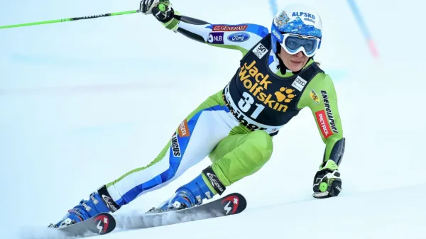 Po devetih mesecih se v svetovni pokal vrača svetovna prvakinja 
v smuku Ilka Štuhec.