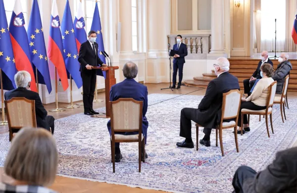 Predsednik republike Borut Pahor je v slavnostnem govoru  
ugotavljal, da smo tri desetletja po podpisu sporazuma priča 
zaskrbljujočemu poglabljanju nezaupanja med političnimi silami 
in ljudmi ter zaskrbljujočemu porastu nestrinjanja.