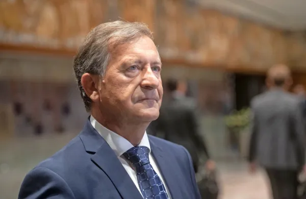 Karl Erjavec je premierja Janeza Janšo že pred časom seznanil s 
tem, da ne namerava sodelovati v vladi kot minister.