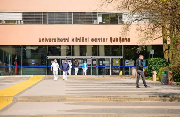 V UKC Ljubljana je večina postelj, ki so namenjene covidnim 
bolnikom, zasedenih. Danes zato odpirajo še tretjo lokacijo v 
prostorih diagnostično-terapevtskega servisa.