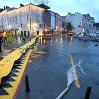 V Piranu zatulila sirena, Arso za slovensko Istro izdal rdeči alarm, poplavljati utegne tudi Vipava s pritoki