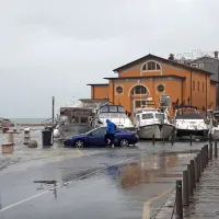 V Piranu zatulila sirena, Arso za slovensko Istro izdal rdeči alarm, poplavljati utegne tudi Vipava s pritoki