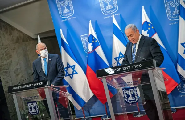 Premier Janez Janša se je danes v okviru uradnega obiska v 
Izraelu srečal z gostiteljem, predsednikom izraelske vlade Benjaminom Netanjahujem.