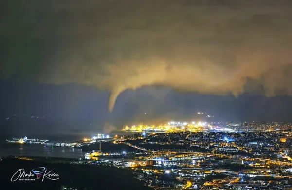 Lovcu na tornade Marku Korošcu  tokrat ni bilo treba v ZDA, ampak 
samo do Kraškega roba.