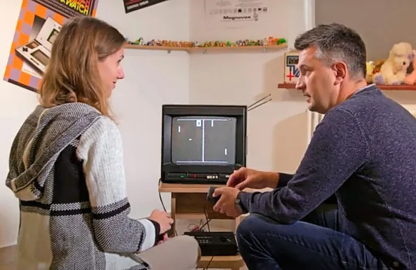 Tina Poljšak iz Notranjskega muzeja Postojna in David Kožuh iz Goriškega muzeja  na skupni razstavi  
Igre moje mladosti  odpirata okno v nastanek prvih videoiger.  

