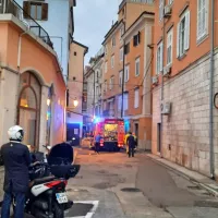 Požar so pogasili, stanovalci so na varnem