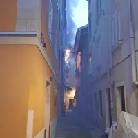 Požar so pogasili, stanovalci so na varnem