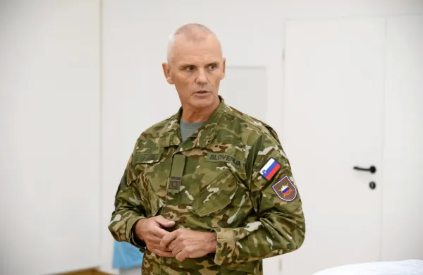 Vlada je na včerajšnji seji dala soglasje k predlogu ministrstva za 
obrambo, da se načelnika Generalštaba Slovenske vojske, brigadirja Roberta Glavaša, poviša v čin generalmajorja.
