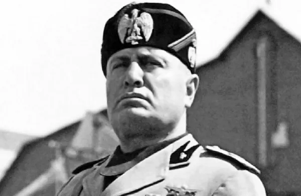 Preučevanje gradiva vatikanskega arhiva o pontifikatu Pija XII. 
med letoma 1939 in 1958 je prineslo na dan zanimivo dejstvo o 
fašističnem diktatorju Benitu Mussoliniju.