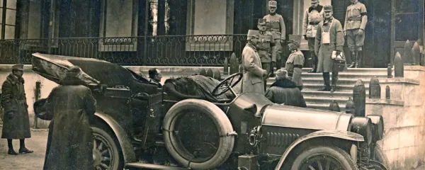 Feldmaršal Boroević se v Postojni poslavlja od poveljnika JZ 
fronte nadvojvode Evgena, ki je imel štab v Mariboru.