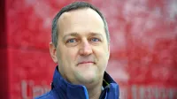 Miha Škerlavaj: ““Razlogi, zakaj ljudje skrivajo znanje, so včasih 
destruktivni, včasih (a bolj poredko) tudi konstruktivni. Posledice 
pa so, kot do sedaj vemo, škodljive.”