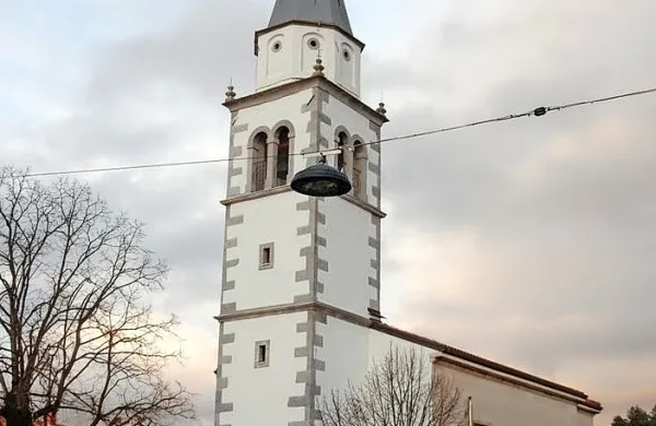 Lanski advent je minil v Divači brez zvonjenja, ker je bil zvonik 
preveč nevaren. Letos zvonova spet zvonita.