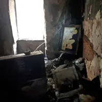 Soba v drugem nadstropju, kjer je zagorelo, je popolnoma 
uničena.