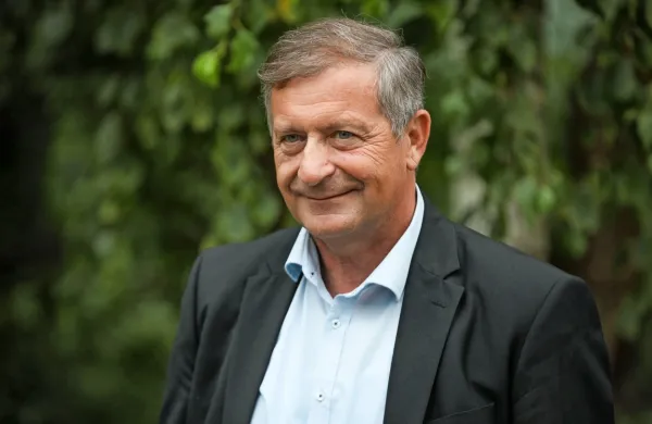 Odločitve o mandatarskem kandidatu koalicije KUL  po besedah 
Karla Erjavca še niso sprejeli, je pa potrdil, da je sam eden od 
kandidatov.