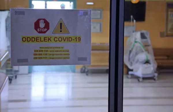 V ponedeljek pozitivnih 27 odstotkov testov