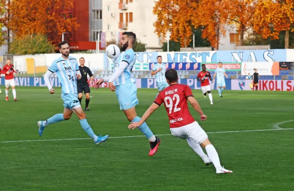 V Novi Gorici so se veselili gostitelji v belo-modri opremi. Kako bo 
v Sežani?