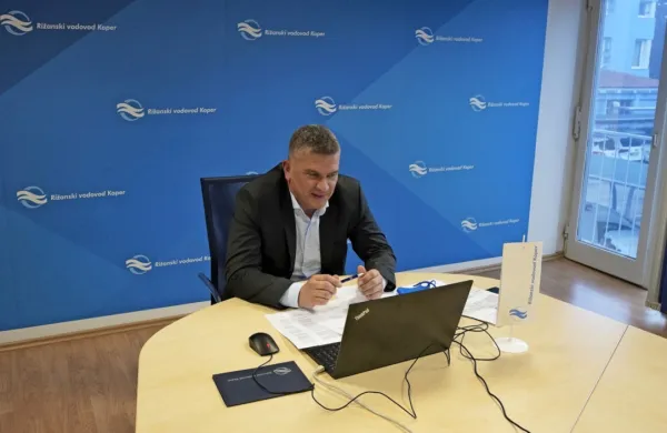 Direktor Rižanskega vodovoda Martin Pregelj je včeraj izvedel 
tiskovno konferenco na daljavo. 