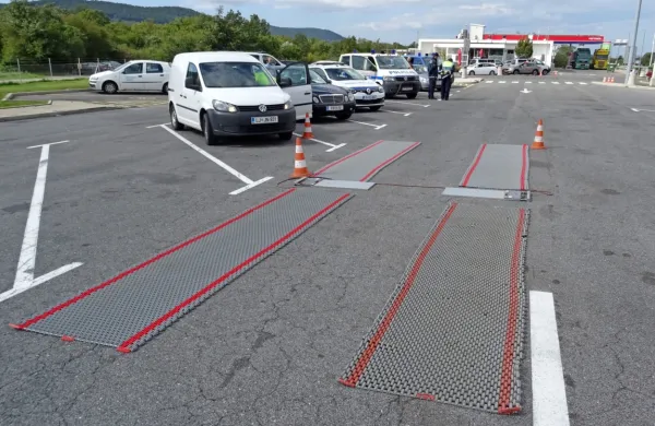 Policisti so pregledali 33 voznikov in njihovih vozil ter odkrili 16 
kršitev (fotografija je simbolična).
