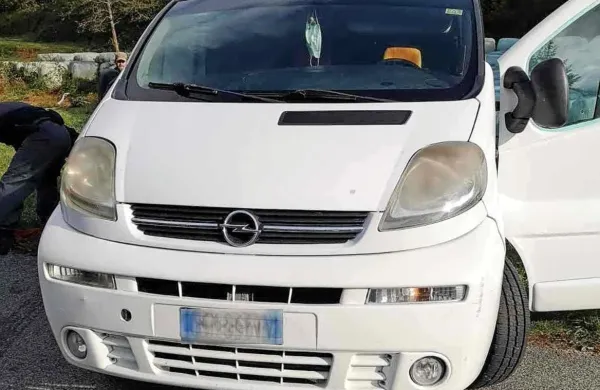 Obtoženi Italijan se je v  Slovenijo pripeljal z najetim kombijem 
opel vivaro. 