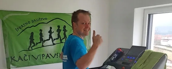 Luka Skočaj je s svojo prvo stotko na domači tekaški stezi opravil 
v 8 urah, 54 minutah in 28 sekundah.
