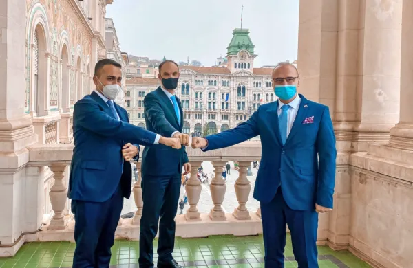 Zunanji ministri Slovenije, Hrvaške in Italije, Anže Logar, Gordan 
Grlić Radman in Luigi di Maio na današnjem srečanju v Trstu