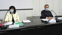 Župana Davida Škabarja (desno) je nekaj občinskih svetnikov 
pozvalo, naj z njimi več komunicira in poskuša uskladiti nekatere 
zadeve že pred sejo. 