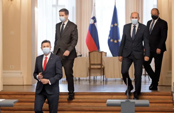 Predsedniki republike, vlade, DZ in državnega sveta, Borut Pahor, 
Janez Janša, Igor Zorčič in Alojz Kovšca so pozvali k čim prejšnji 
vzpostavitvi politične stabilnosti oziroma da bi se čim prej 
izkazalo, ali alternativa aktualni vladi res obstaja.