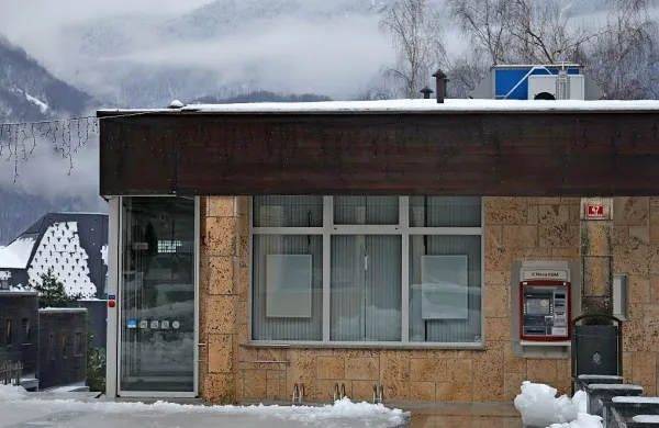 Nova KBM se je izselila, občina je kupila  prostore. Kaj bo v njih, se 
še niso odločili, si pa želijo v Bovec znova pritegniti banko.  
