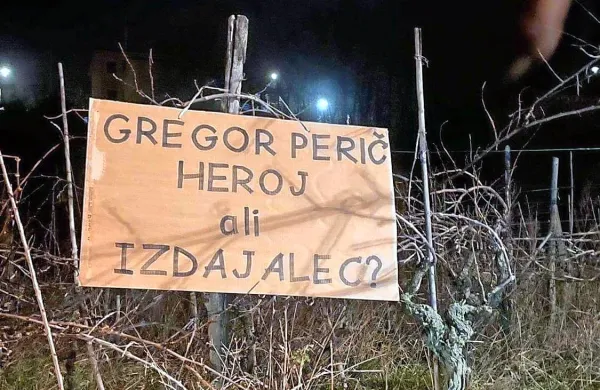 Vrstijo se pritiski na poslanca Periča
