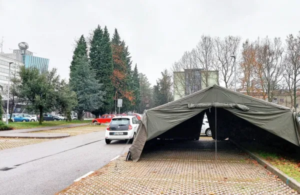 Na parkirišču nasproti Perle bo osebje Zdravstvenega zavoda 
Zdravje jutri in pojutrišnjem  izvajalo brezplačne hitre antigenske 
testi na okužbo z novim koronavirusom.