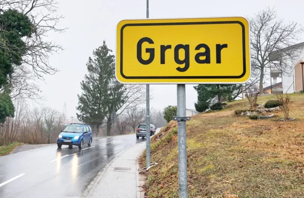  48-letni domačin je v središču Grgarja sovaščana laže ranil z 
nožem, preiskovalci primer preiskujejo kot poskus uboja. 