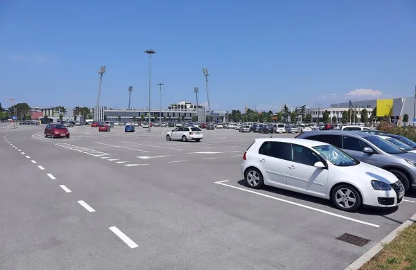 V Kopru bodo množično  testiranje organizirali  na parkirišču za 
stadionom Bonifika.
