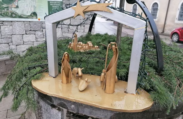 Pri Štantu poglede vabijo  jaslice iz kovine, ki jih je izdelal domačin 
Roman Malič. 