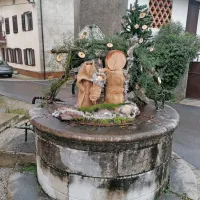   Miren se lahko pohvali s številnimi starimi vodnjaki, ki so v teh 
dneh še lepši.    