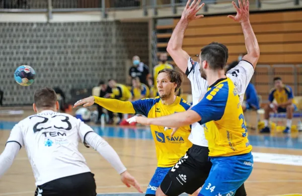 Koprčani (v rumeno-modrih dresih) bi radi jesenski del sezone 
sklenili z zmago.