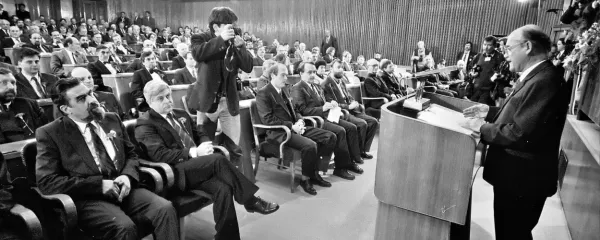 Rezultate plebiscita o samostojnosti in enotnosti je na svečani seji republiške skupščine 26. decembra 1990 razglasil njen 
predsednik dr. France Bučar.