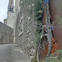 Jezusovo rojstvo, vpeto v letošnji kraški moto  “Življenje na Krasu 
in v Brkinih se vrti naprej.”