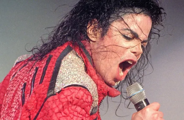Michael Jackson je kupil posestvo v 80. letih prejšnjega stoletja in 
zanj plačal domnevno 19,5 milijona dolarjev.
