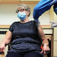 Med prvimi v Sloveniji se je cepila Angelca Butenko.