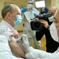 Prvi trije cepljeni so bili nadškof msgr. dr. Franc Kramberger,   
Angelca Butenko in  Jože Pelko.  