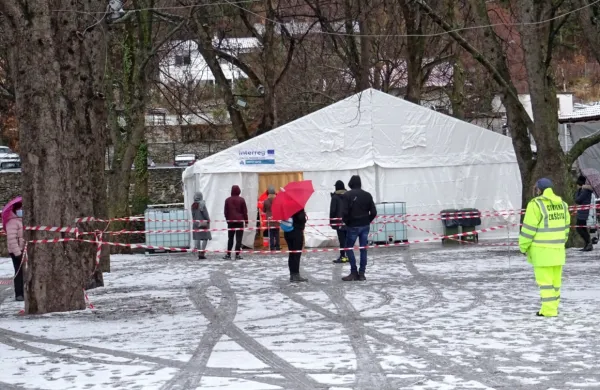 V Sežani je bilo treba zjutraj na testiranje čakati nekaj minut.