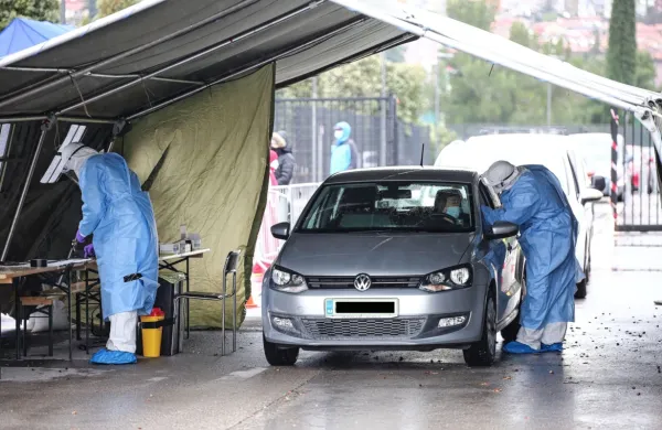 Na parkirišču pred stadionom Bonifika v Kopru bodo množična 
testiranja potekala danes in jutri med 9. in 17. uro.