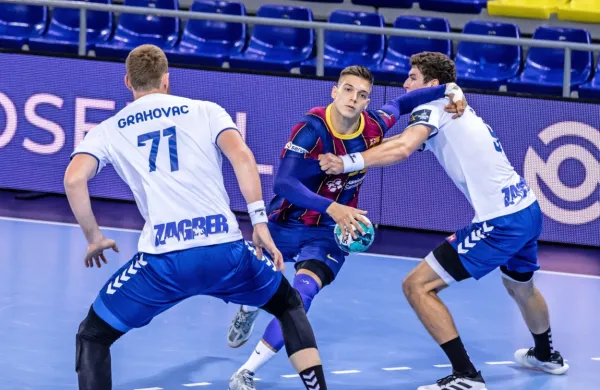 Domen Makuc (z žogo) si je že izboril s voj prostor pod soncem v 
dresu Barcelone. 