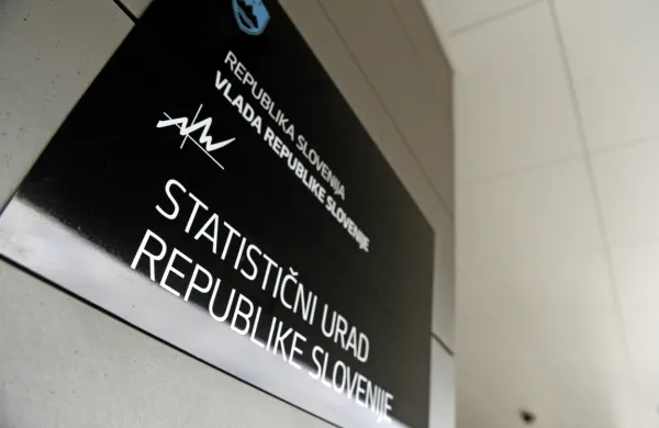 Pred natanko letom dni, 1. januarja 2020, je imela Slovenija 
2.095.861 prebivalcev. Moških je bilo 1.051.066, žensk pa 
1.044.795.