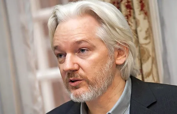 Prvostopenjsko sodišče v Londonu je danes zavrnilo izročitev 
ustanovitelja Wikileaksa Juliana Assangea ZDA, kjer mu želijo 
soditi zaradi objave zaupnih dokumentov.