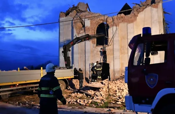 Popotresna sanacija bo dolgotrajna in velik finančni zalogaj, zato 
v Združenju občin Slovenije občine ponovno pozivajo, da pomagajo Hrvaški.