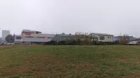Na zdaj prostih površinah bo zrasel nov  gasilski dom, ki bo  dolg 
oziroma širok 35 oziroma 16,50 metra in visok 10 metrov.    