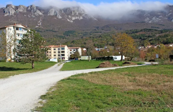 Ajdovski župan je začetek gradnje  soseske Ribnik SBII napovedal 
v drugi  polovici letošnjega leta. 